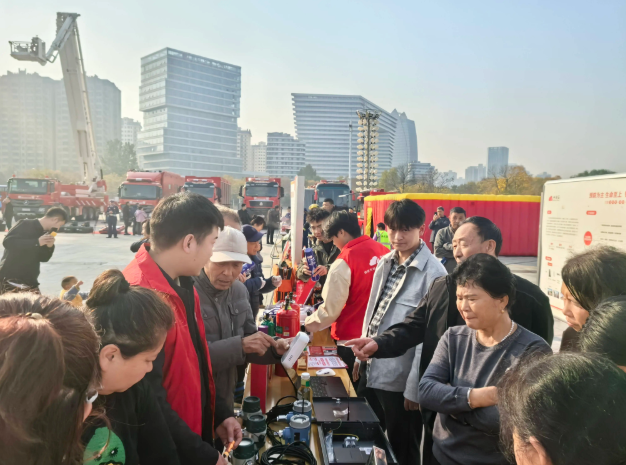 筑牢防火屏障 | 2025年全国消防宣传月，立博宣传消防车点亮全民消防意识