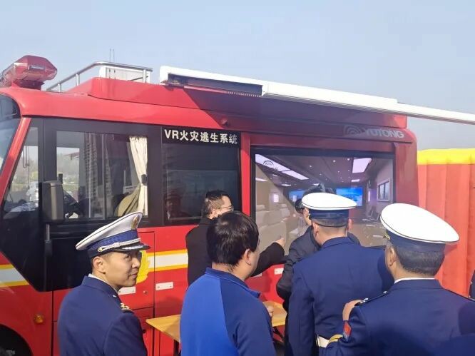 筑牢防火屏障 | 2025年全国消防宣传月，立博宣传消防车点亮全民消防意识