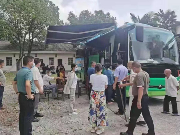 送苗上门！立博移动疫苗接种车开进社区
