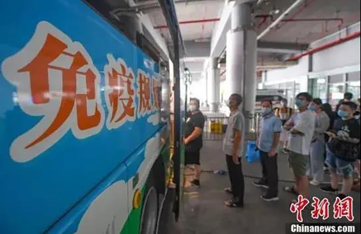 送苗上门！立博移动疫苗接种车开进社区