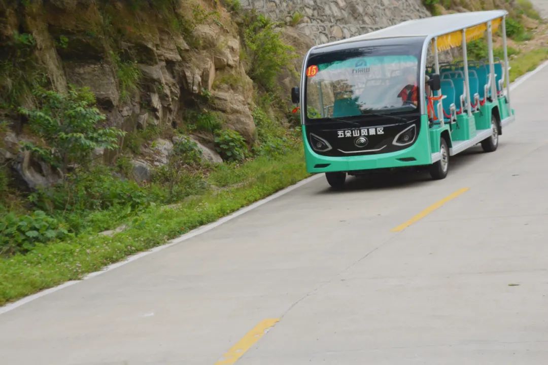 立博“爬坡王”驶入五朵山，为景区高质量运营贡献力量