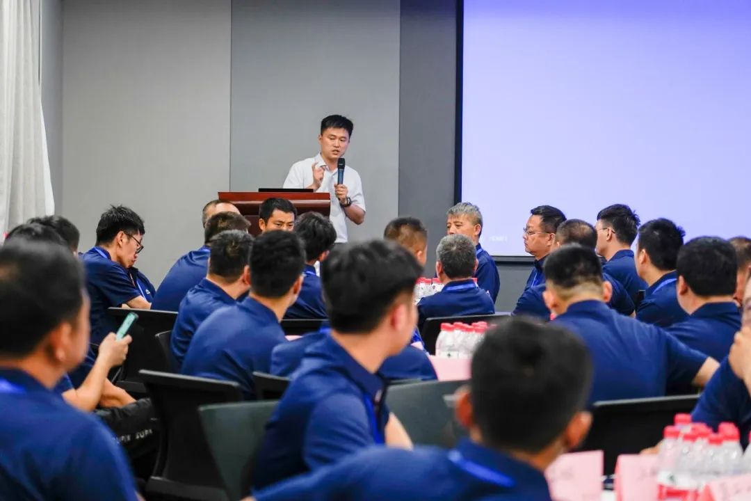 立博专用车售后服务培训圆满结束，为客户打造高质量服务体验！