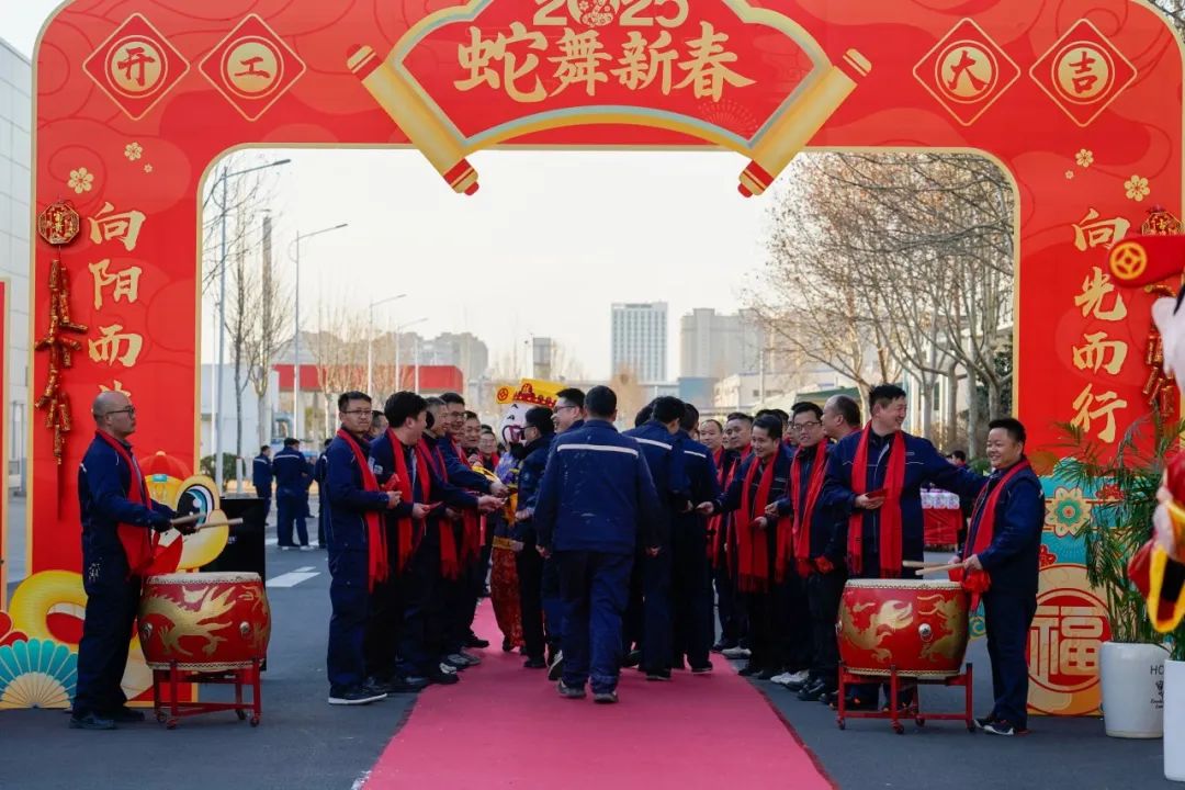 醒狮腾跃启新章 | 立博专用车2025年开工盛典燃情开启！